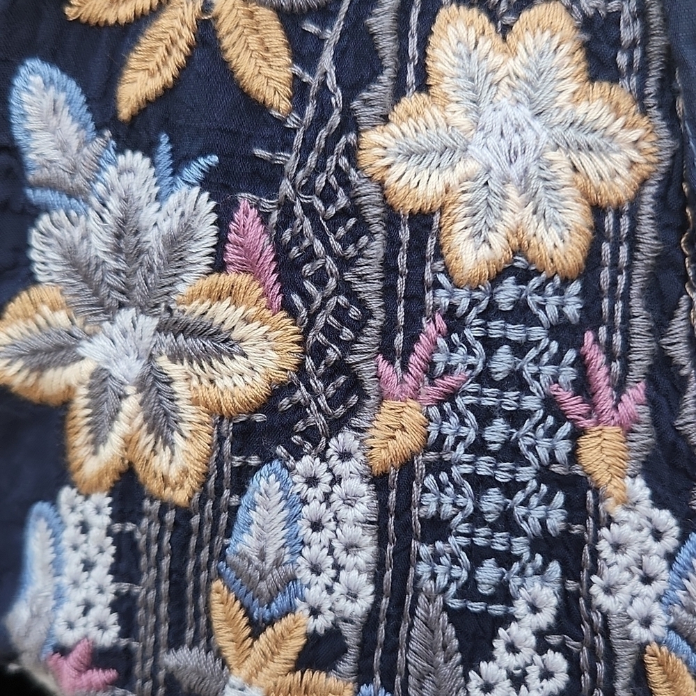 Johnny Was Navy Blue Floral Embroidered Peasant Blouse Top XS - Picture 4 of 10